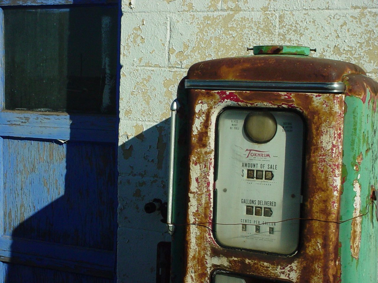 Old gas pump, Route 66